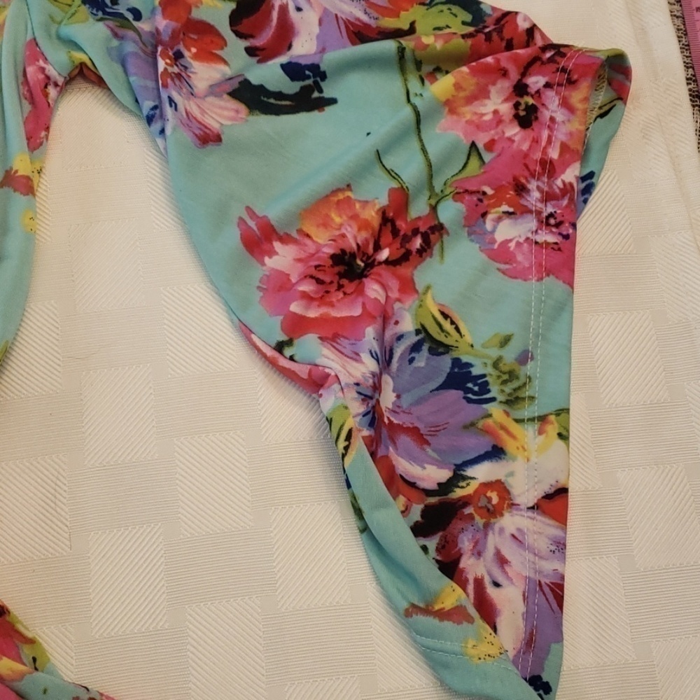 Romper By Giddy Up Glamour Aqua Floral & Lace S Flared Sleeves Spandex Euc — image 7 of 8